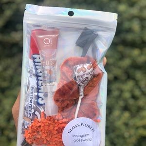 November lipgloss bundle